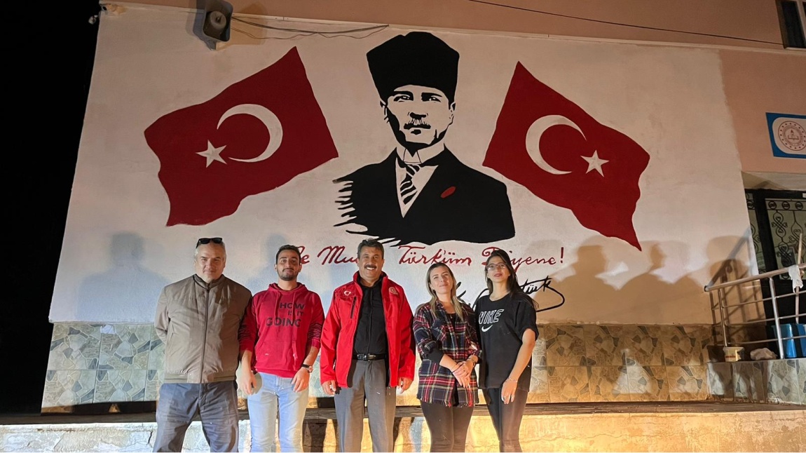 Okulumuz Türk Bayrağı ve Atatürk Portre Boyama Çalışmalarımız